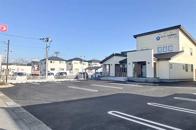 駐車場 13台（隣接の薬局と共用）
